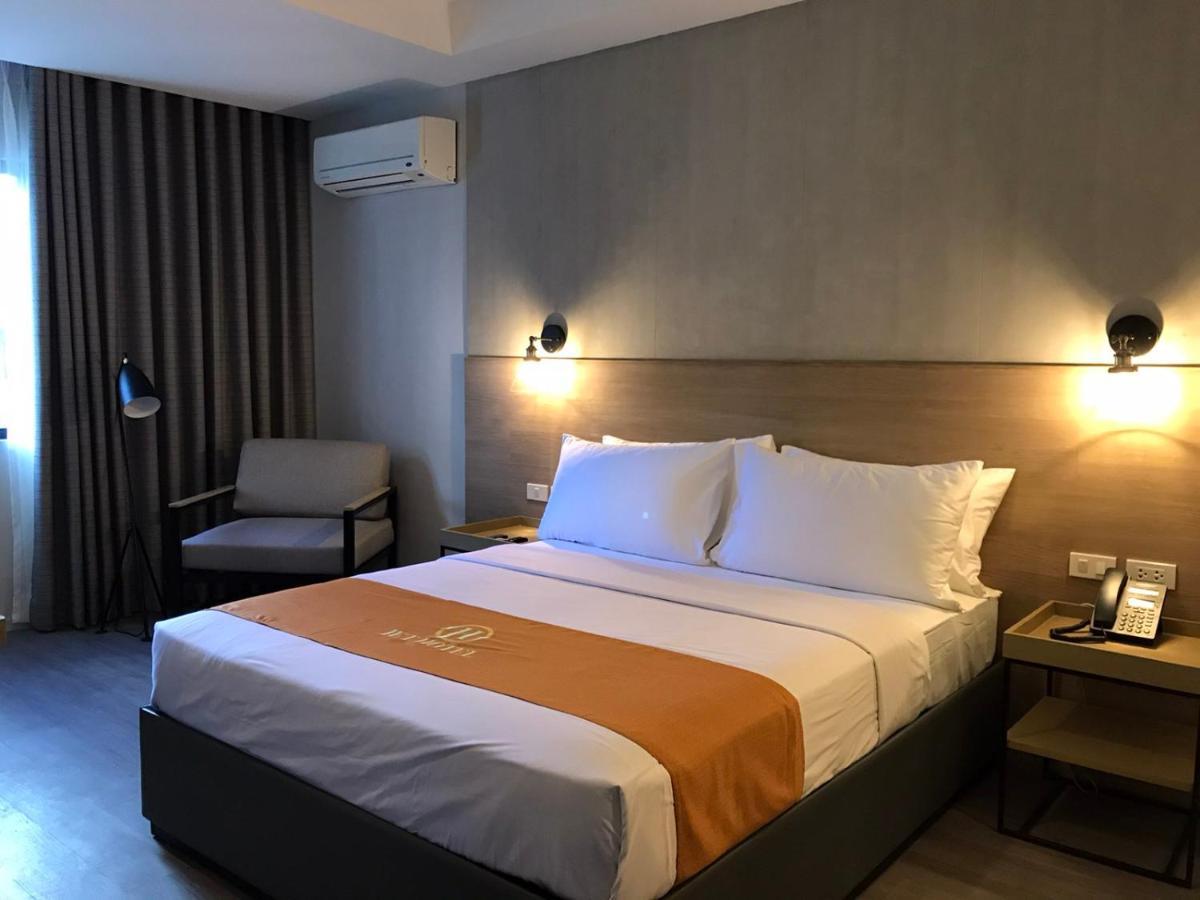 JET Hotel Lipa City Extérieur photo