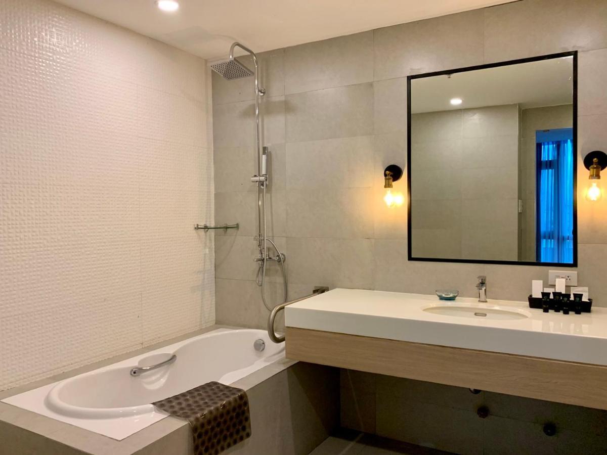 JET Hotel Lipa City Extérieur photo