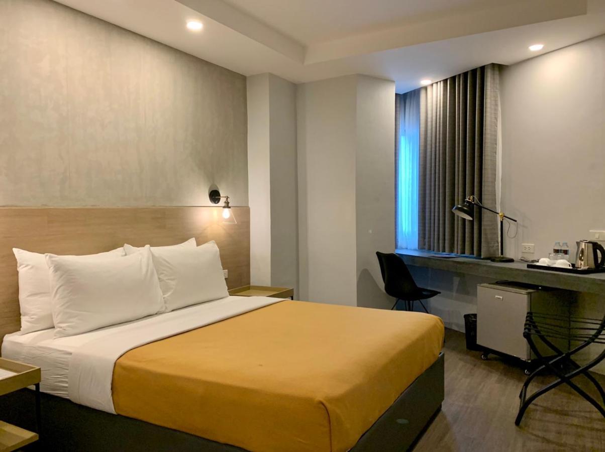 JET Hotel Lipa City Extérieur photo